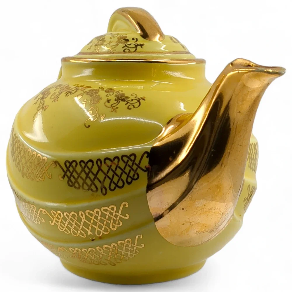 Hall Teapot 0799‎ 6 Cup Yellow and Gold Metalic Trimmed Made in USA
